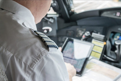 ¿Qué es la tecnología EFB (Electronic Flight Bag) y por qué es importante?
